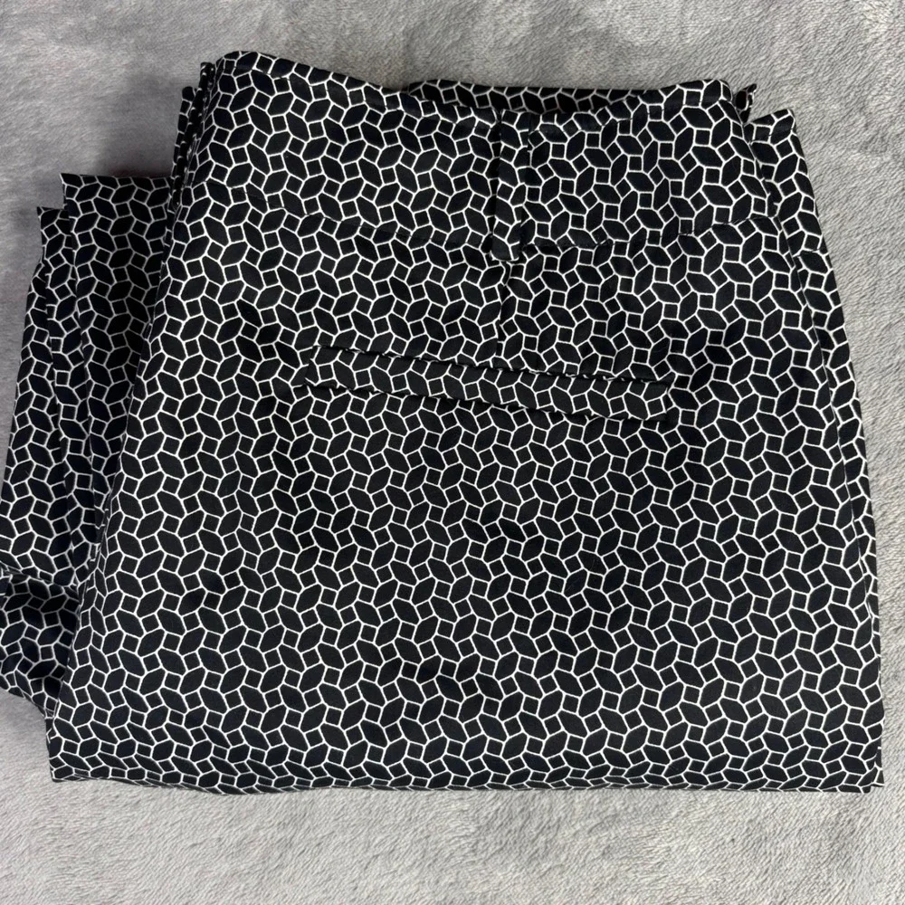 Talbots Pants Women 10P Black White Geometric Honeycomb Stretch Straight Leg